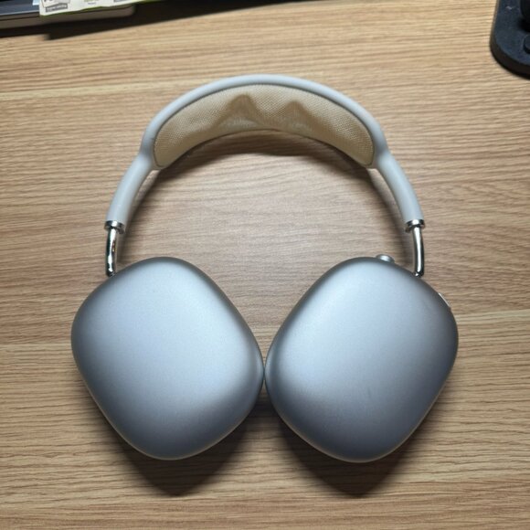 Apple AirPod Max - White with case - Picture 3 of 10